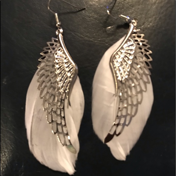 ubranded Jewelry - Feathered silver angel wings